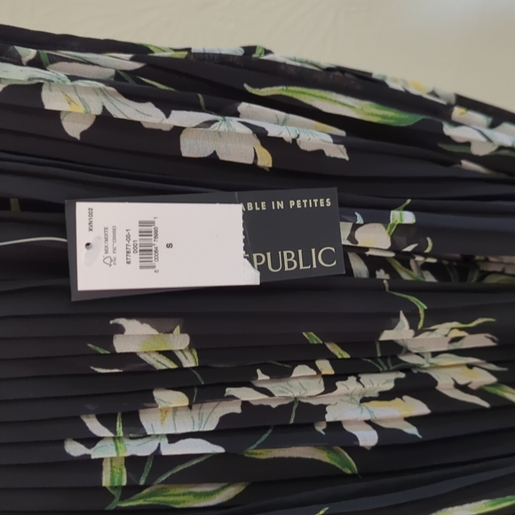 Banana Republic Crinkle Chiffon floral Short Dress NWT - Picture 5 of 6